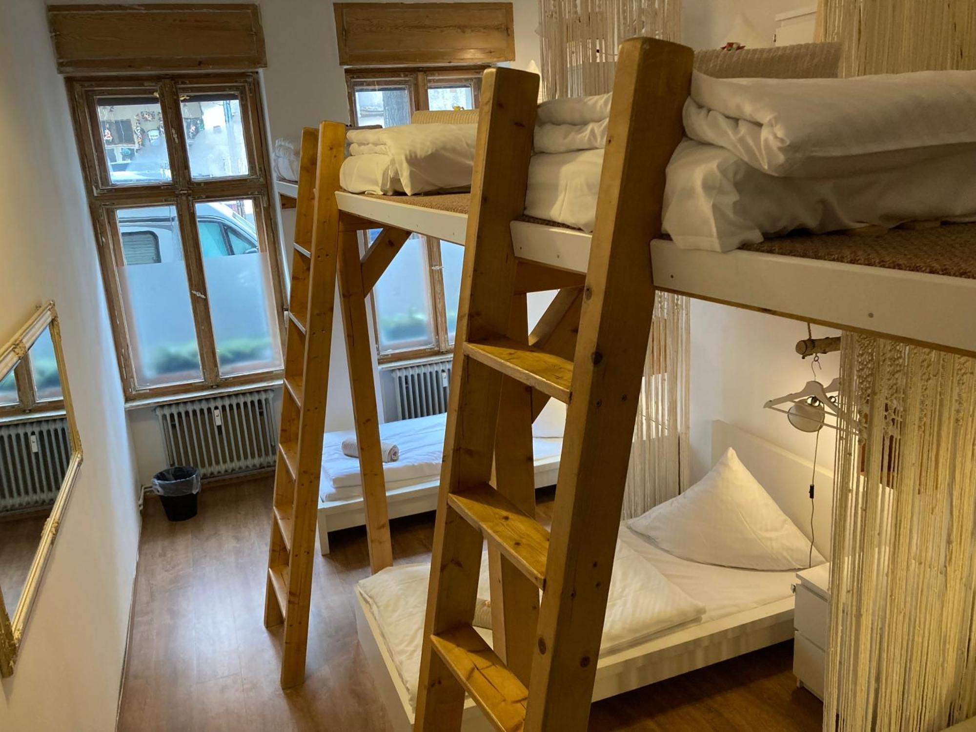 Minimal No 41 Hostel *